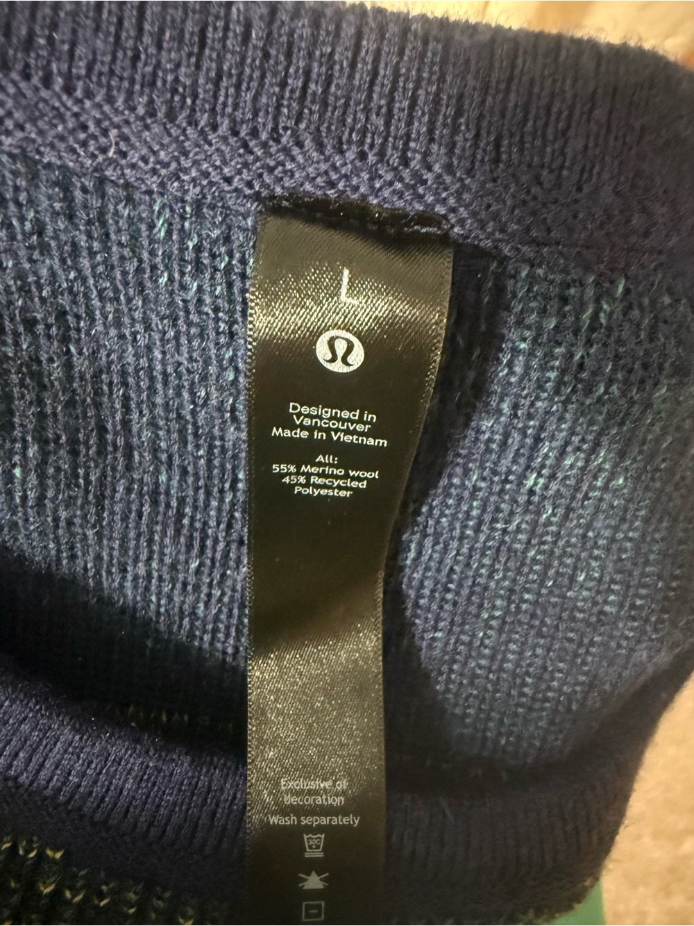 Lululemon men’s sweater - Picture 4 of 5